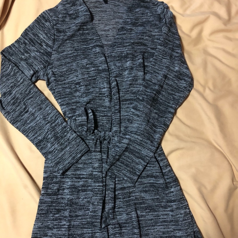 Black and grey sweater wrap, with tie